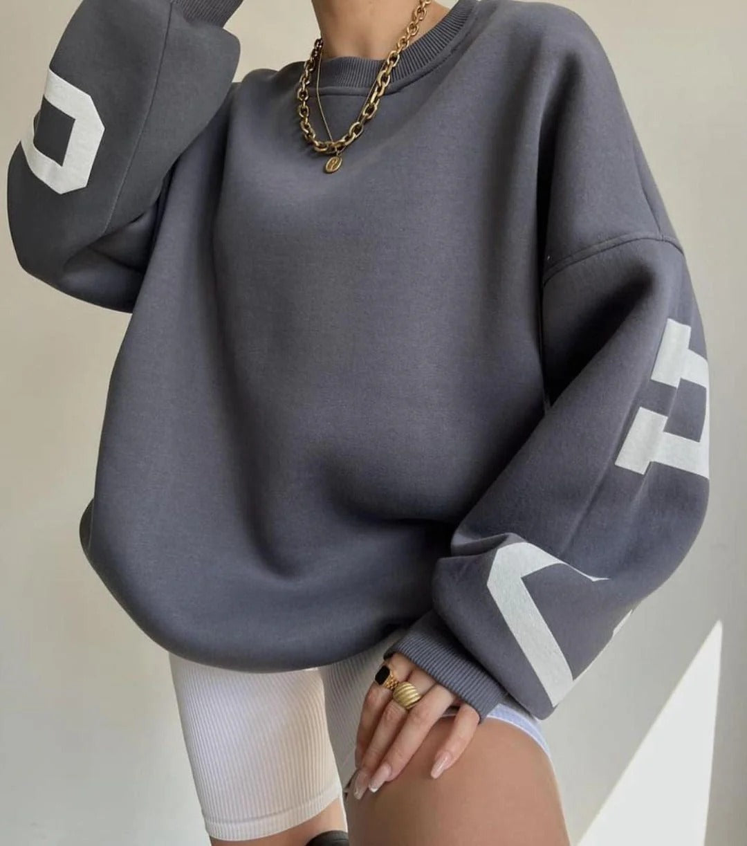 Donna | Women's Oversized Sweatshirt With Graphic Letter Design 3