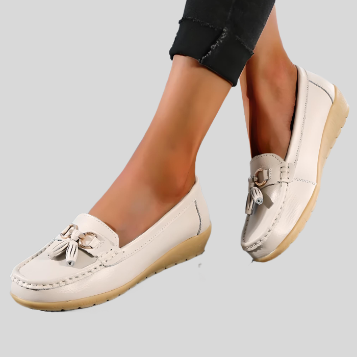 Hannah | Slip-On Shoes with Band Design 0