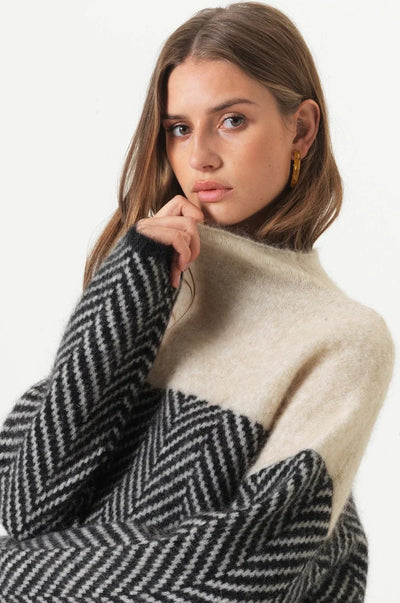 Kiki | Women's Cashmere Sweater With Herringbone Detailing 5