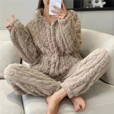 Laisa | Women's Winter Pajama Set With Zipper and High Collar 3