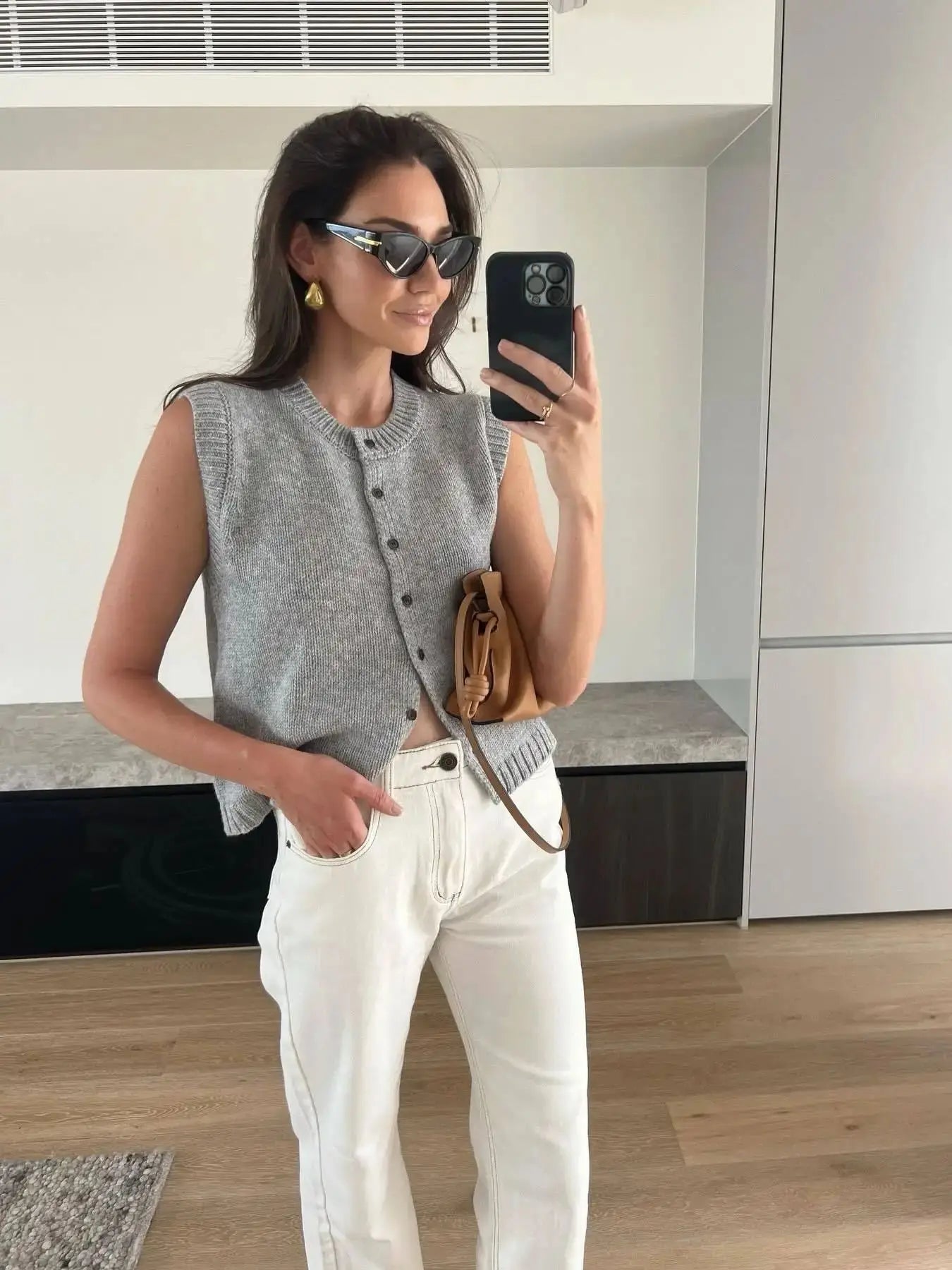 Valeria | Women's Sleeveless Knit Cardigan with Button-Down Front 1