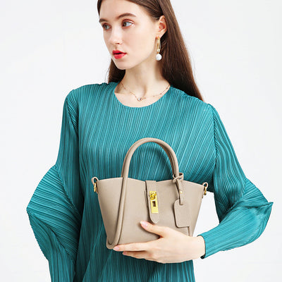 Women’s Bucket Bag Gold Clasp 4