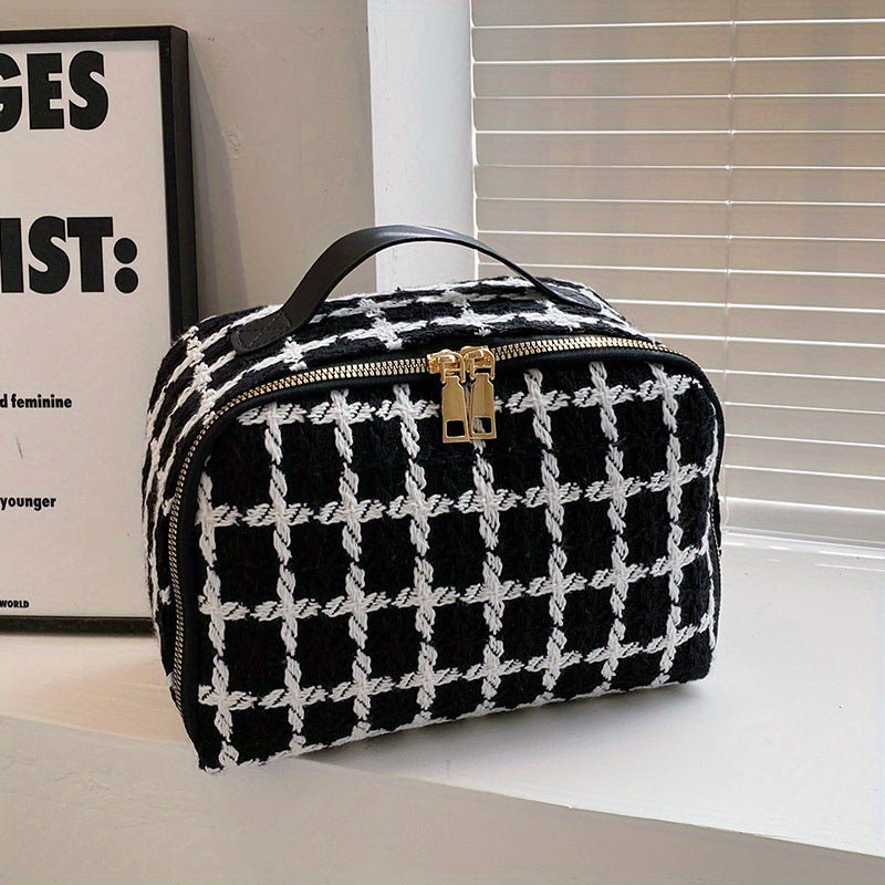 Women’s Travel Makeup Bag Checkered Pattern 0
