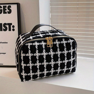 Women’s Travel Makeup Bag Checkered Pattern 0