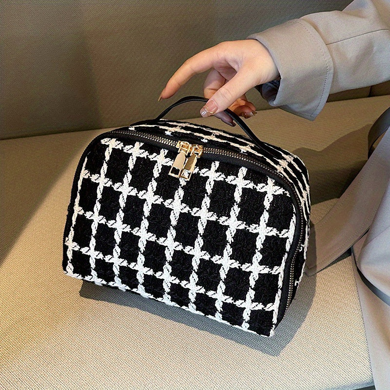 Women’s Travel Makeup Bag Checkered Pattern 2