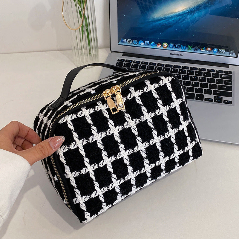 Women’s Travel Makeup Bag Checkered Pattern 5